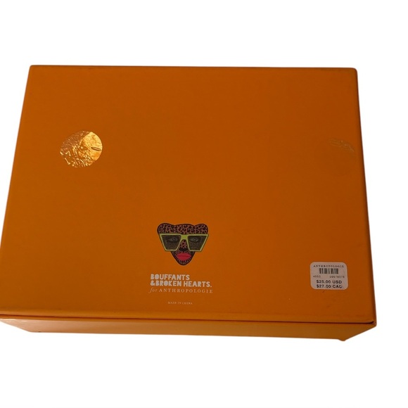 Anthropologie Bouffants & Broken Hearts 500 Piece Puzzle Preowned - Picture 4 of 9